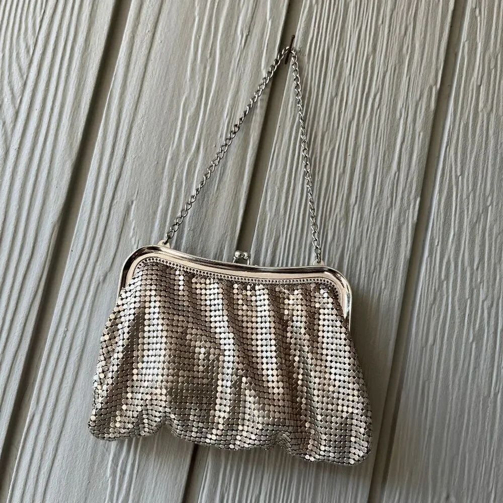 Vintage Whiting & Davis Silver Mesh Kisslock Bag – Made in USA – 7" x 3.75"